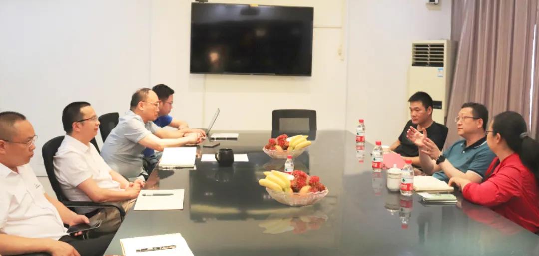 中国缝制机械协会副理事长吴吉灵一行莅临俄罗斯专享会调研指导